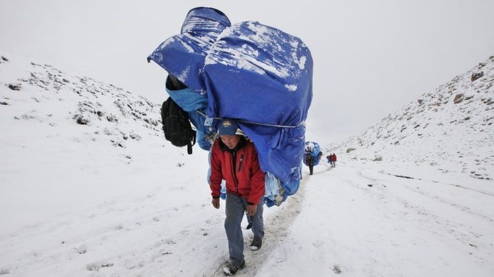 Everest Sherpas scale Nepal side after two-year gap - BBC News
