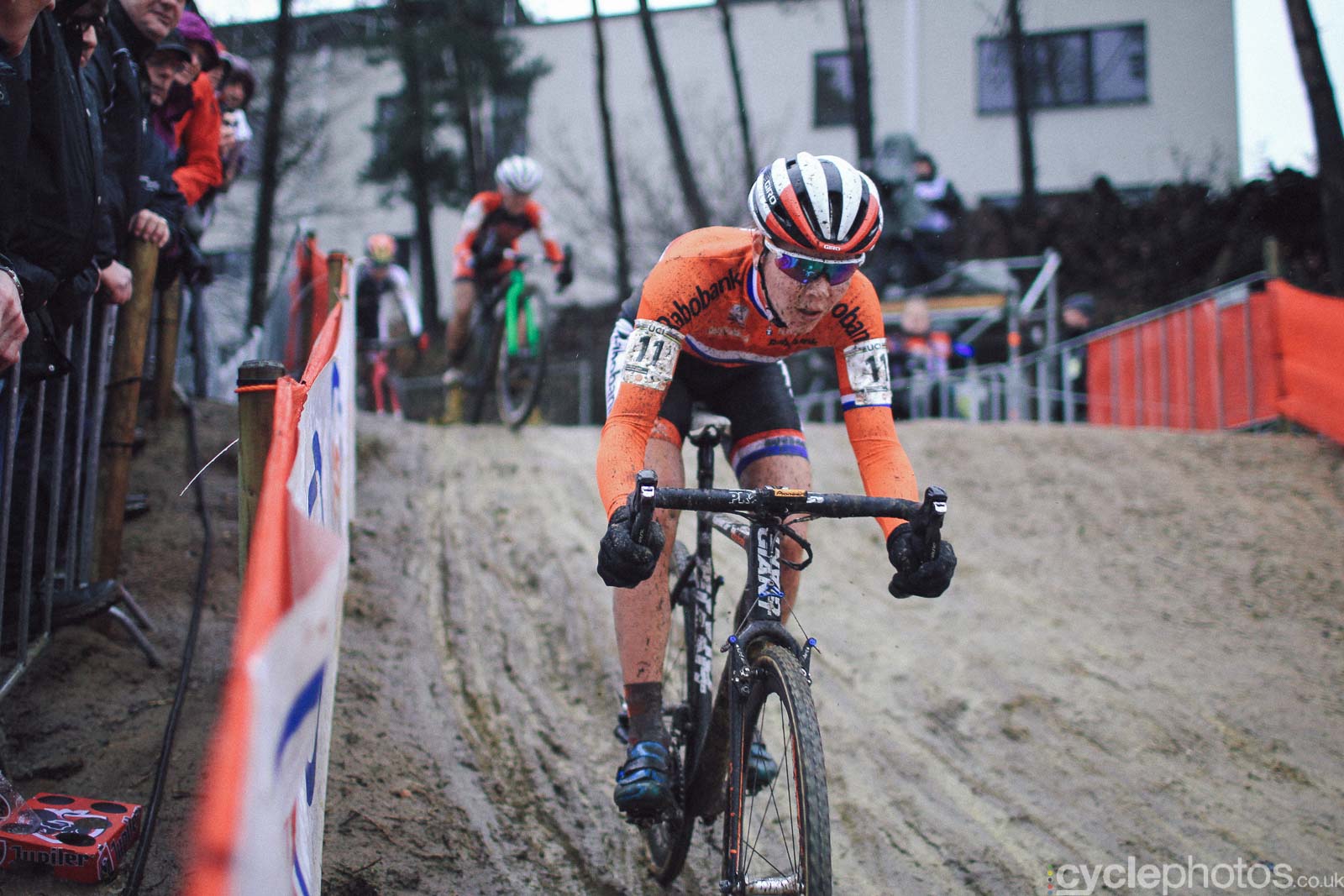 Image: http://i0.wp.com/cyclephotos.co.uk/wp-content/uploads/2016/01/2016-cyclephotos-cyclocross-world-championships-zolder-151829-thalita-de-jong.jpg?w=1600