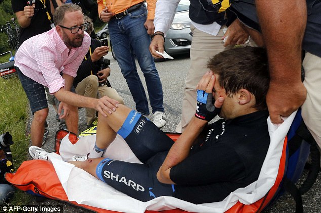 Check-up: Jonathan Vaughters (left), General Manager of the Garmin-Sharp team, speaks to Baeur