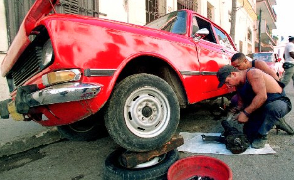 Minor car repairs OK in driveways but not on streets
